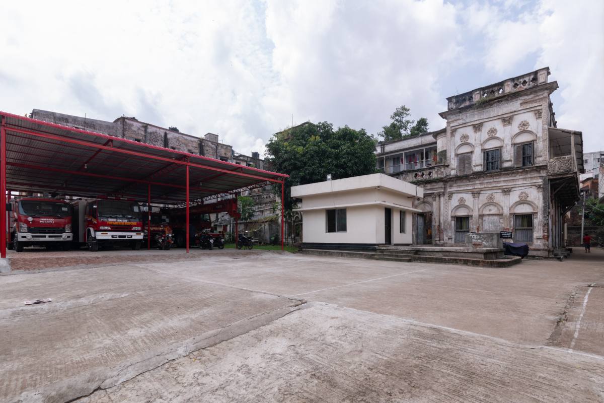 Entrance to Revati Mohan House from S K Das’ extension and service courtyard of the Fire Service Station, which was previously a ghat