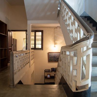 The Interior Staircase Brings Life To The House3